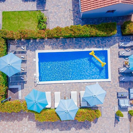 Guest House Flora Pazin Exterior foto
