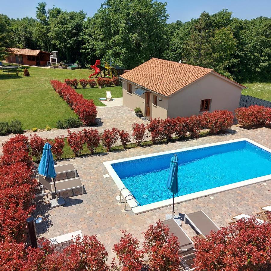 Guest House Flora Pazin Exterior foto