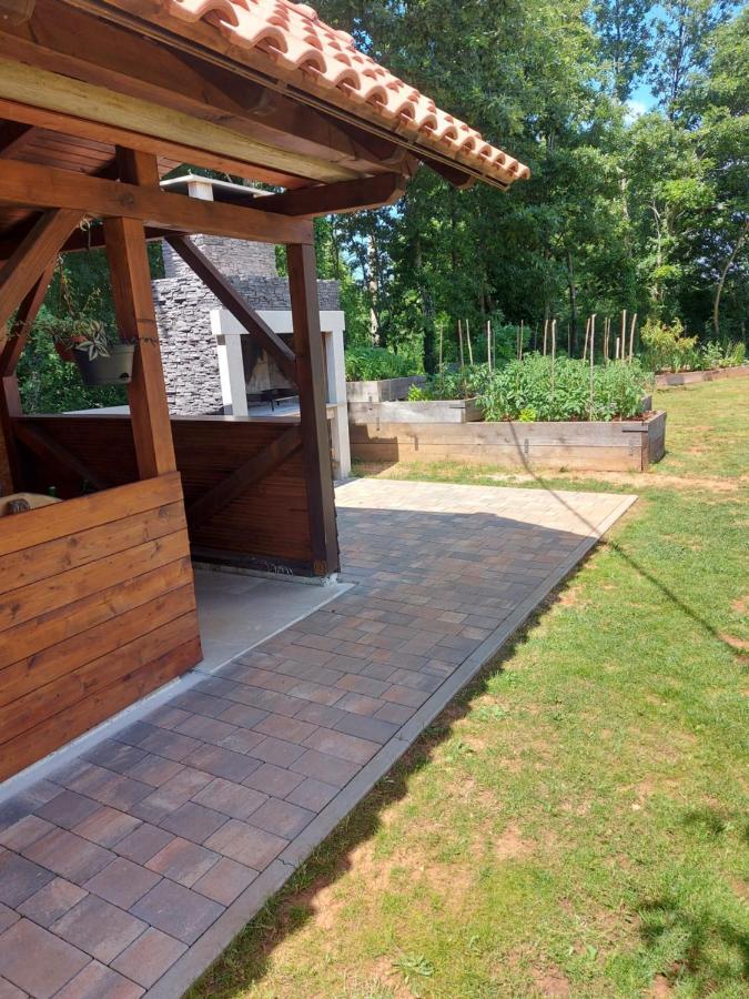 Guest House Flora Pazin Exterior foto