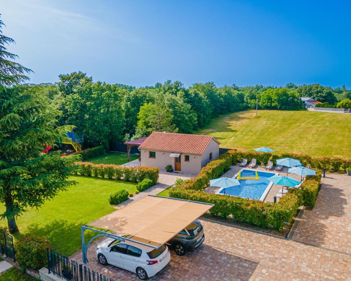 Guest House Flora Pazin Exterior foto