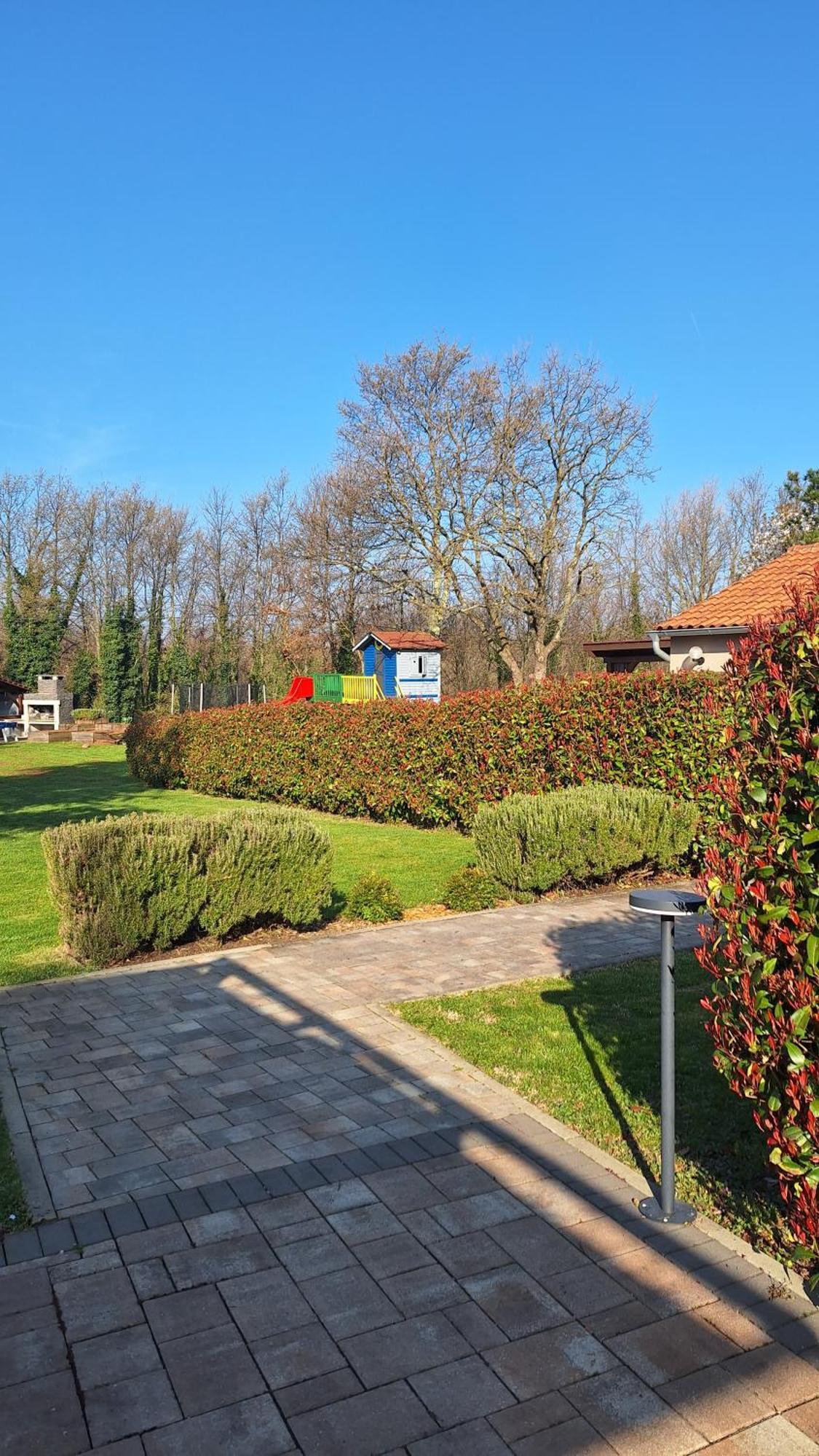 Guest House Flora Pazin Exterior foto
