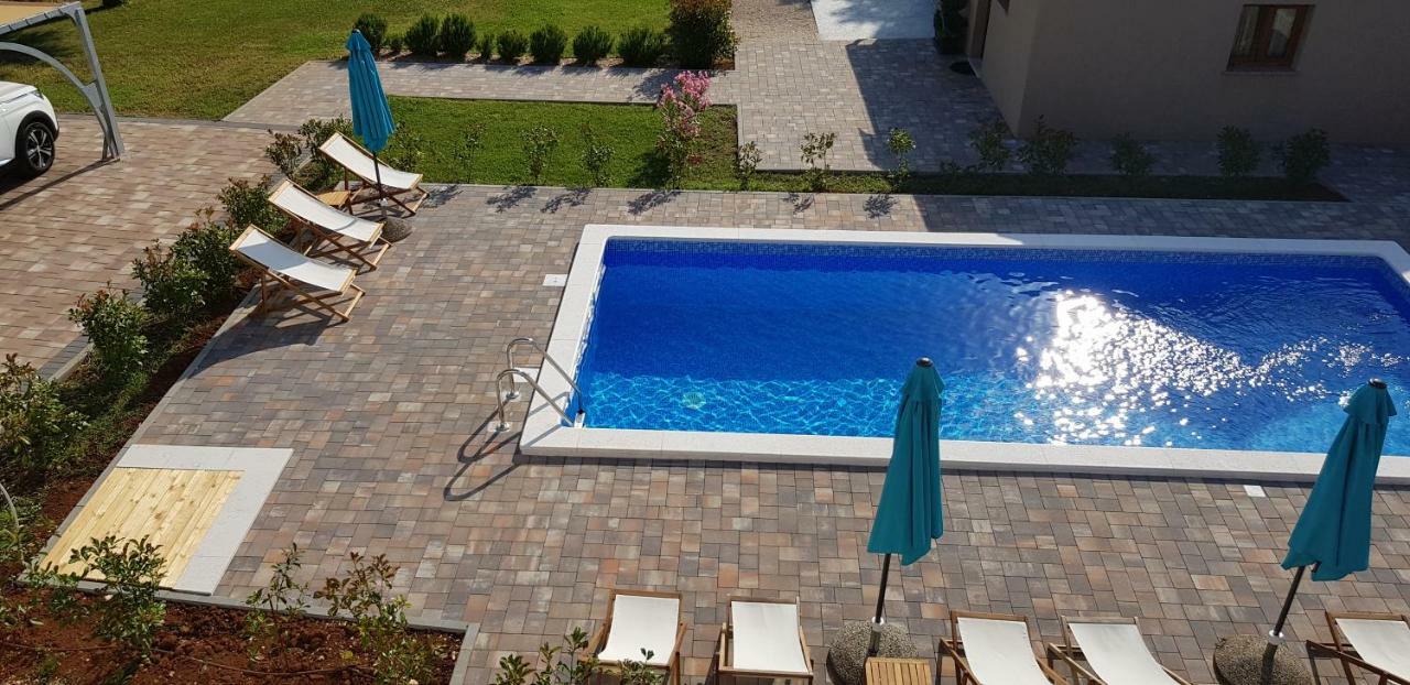 Guest House Flora Pazin Exterior foto