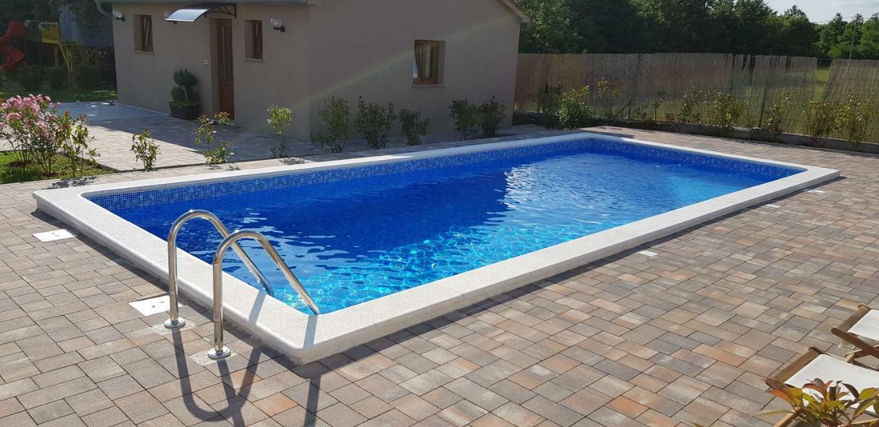Guest House Flora Pazin Exterior foto